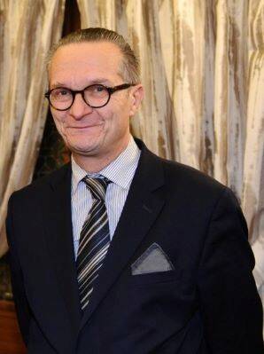 " Je suis entré tout à fait par hasard dans la chimie "